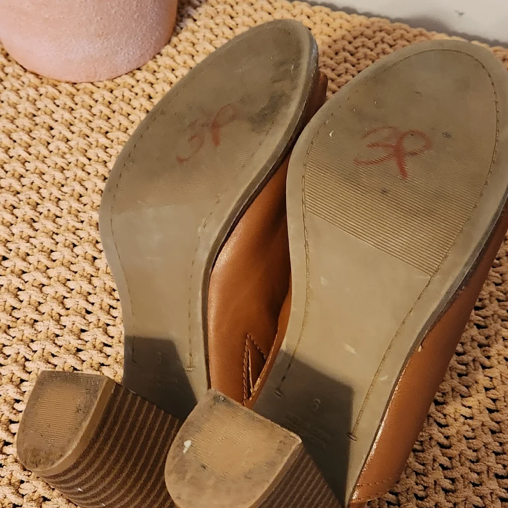 Old Navy Tan Brown Faux leather open mules with block heel Size 6#mules #heels - Picture 4 of 5